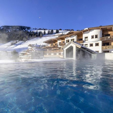 Natur- & Wanderhotel Tuxertal ภายนอก รูปภาพ