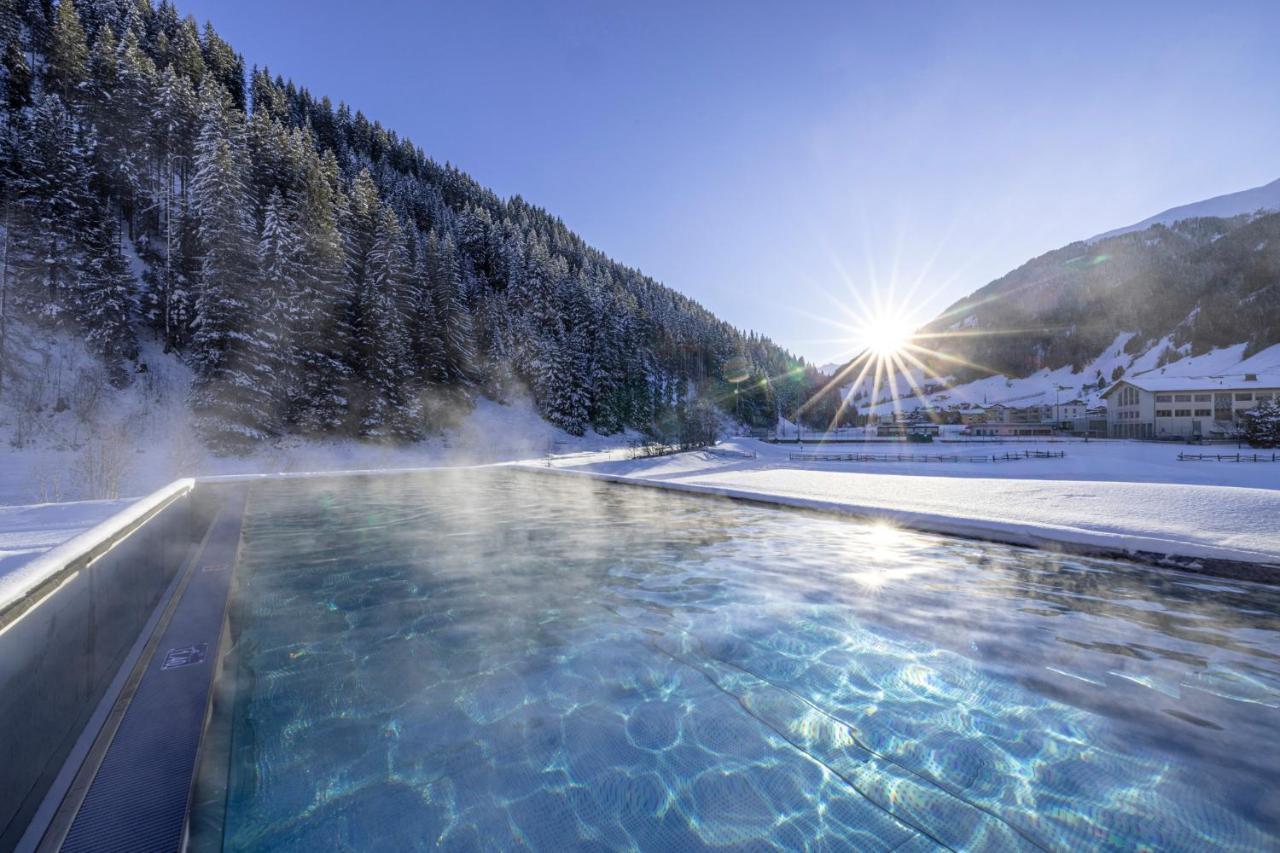 Natur- & Wanderhotel Tuxertal ภายนอก รูปภาพ