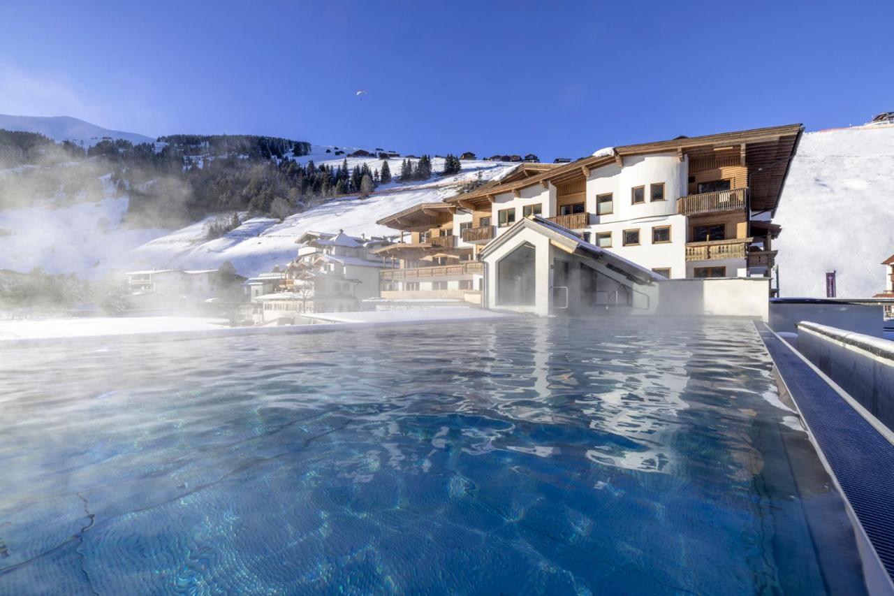 Natur- & Wanderhotel Tuxertal ภายนอก รูปภาพ