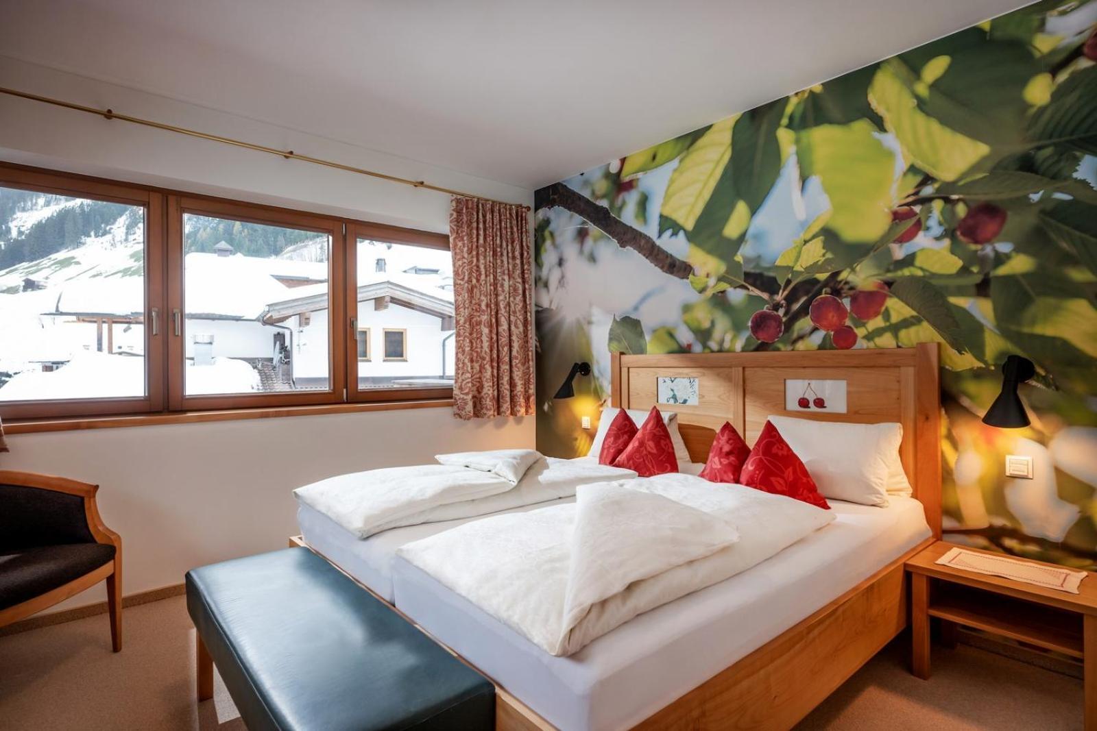 Natur- & Wanderhotel Tuxertal ภายนอก รูปภาพ