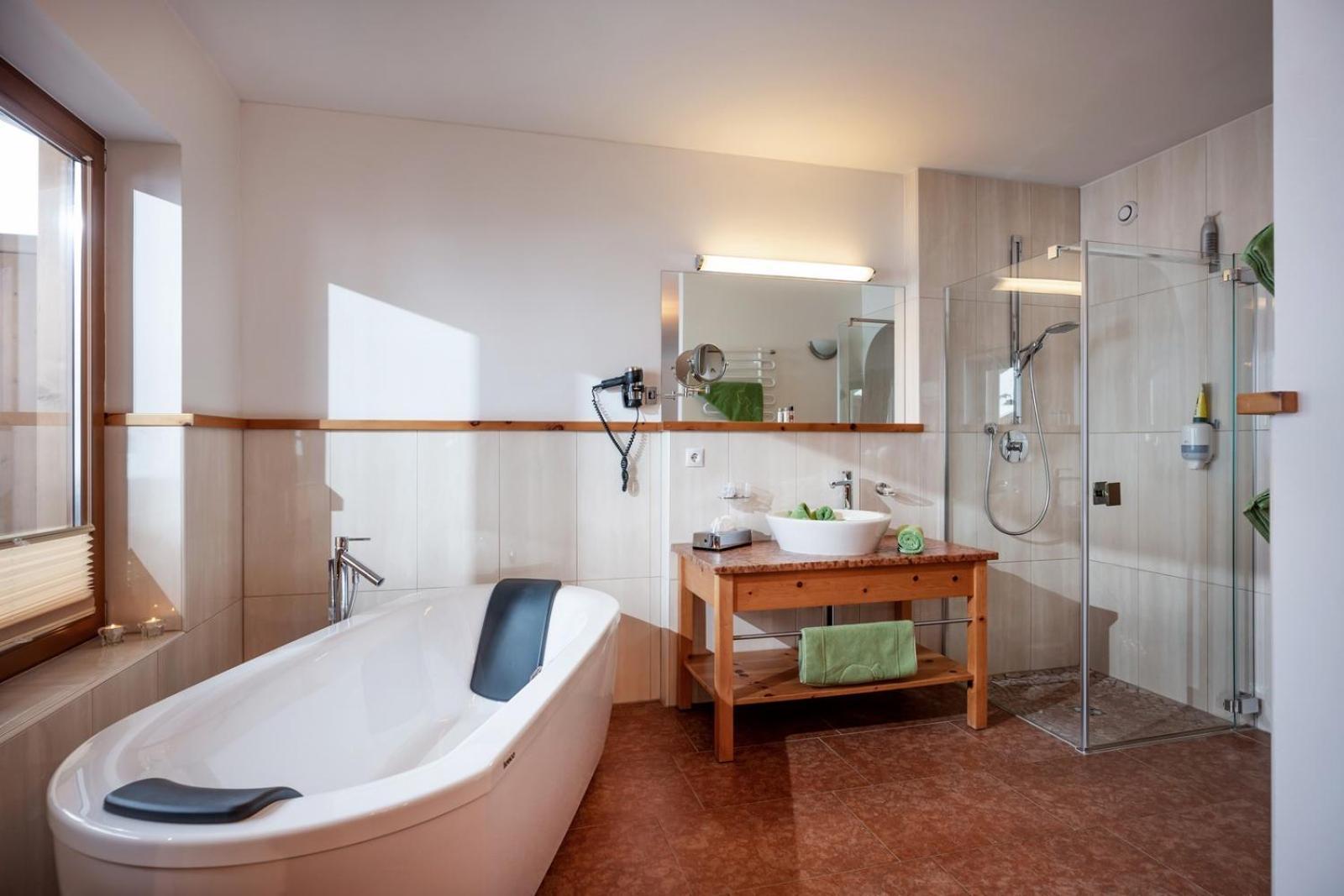 Natur- & Wanderhotel Tuxertal ภายนอก รูปภาพ