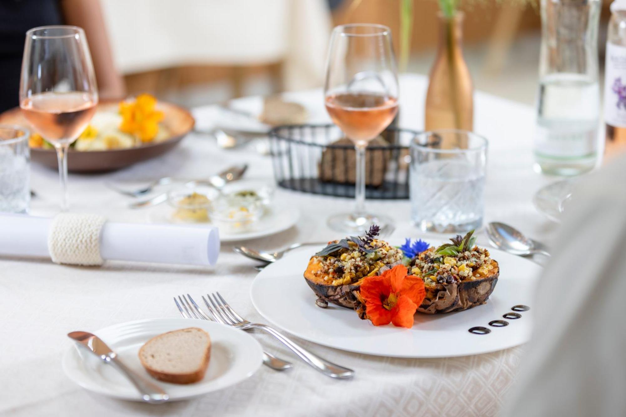 Natur- & Wanderhotel Tuxertal ภายนอก รูปภาพ