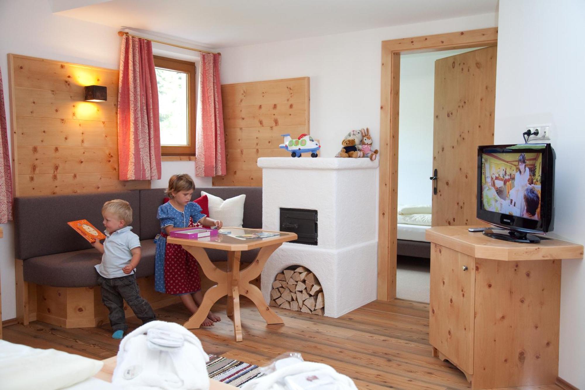 Natur- & Wanderhotel Tuxertal ภายนอก รูปภาพ