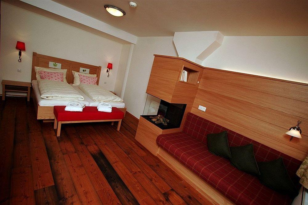 Natur- & Wanderhotel Tuxertal ภายนอก รูปภาพ