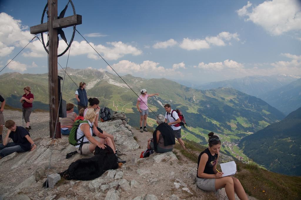 Natur- & Wanderhotel Tuxertal ภายนอก รูปภาพ