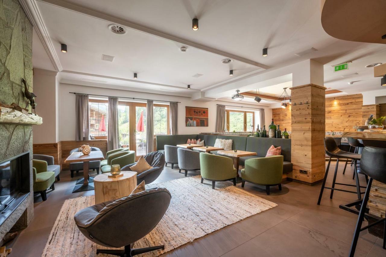Natur- & Wanderhotel Tuxertal ภายนอก รูปภาพ