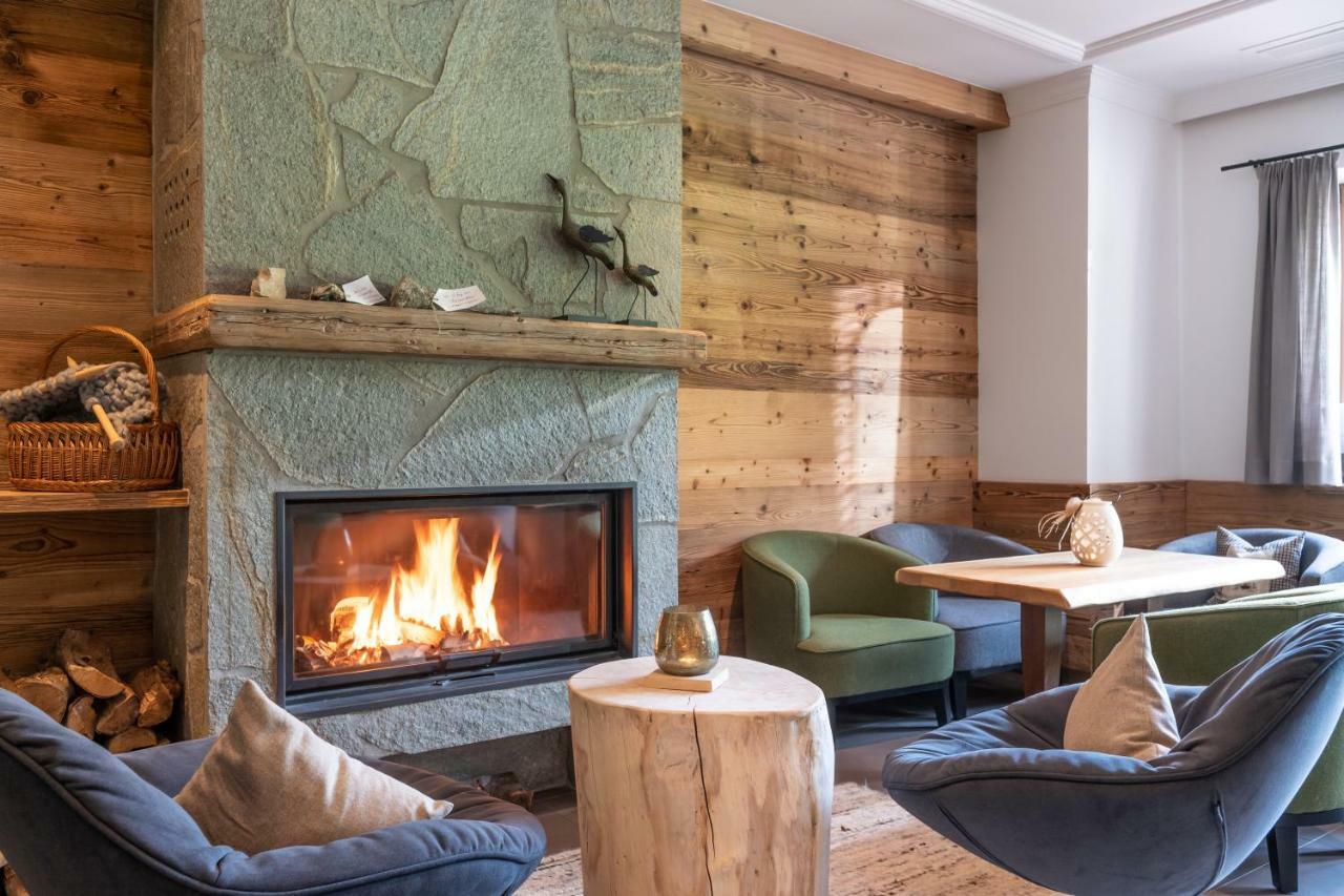 Natur- & Wanderhotel Tuxertal ภายนอก รูปภาพ