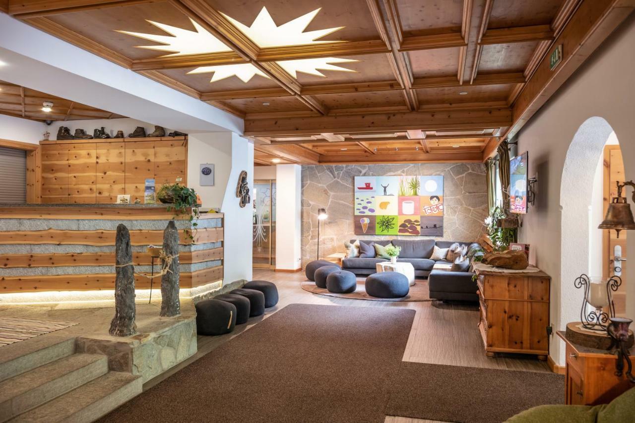Natur- & Wanderhotel Tuxertal ภายนอก รูปภาพ